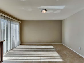 27848 Crosspath Ave in Santa Clarita, CA - Foto de edificio - Building Photo