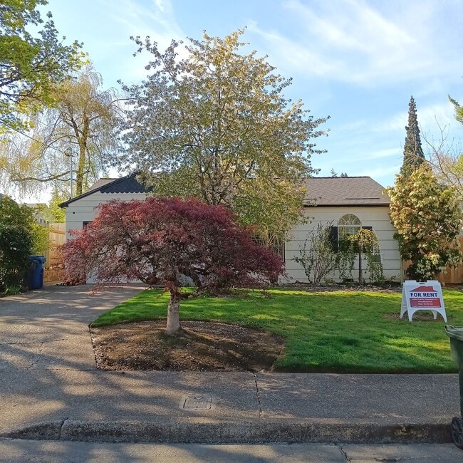 property at 880 Judson St SE