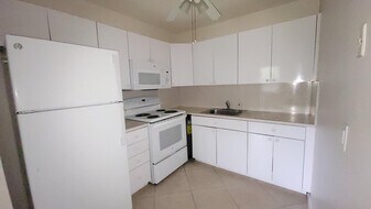 165 Canterbury G in West Palm Beach, FL - Building Photo