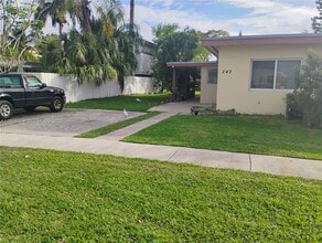 242 SE Park St in Dania Beach, FL - Building Photo - Building Photo