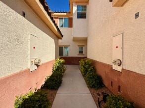 1418 Pink Dawn Dr in Henderson, NV - Building Photo - Building Photo