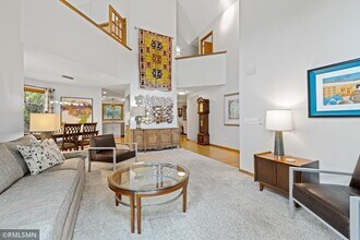 6868 Stonewood Ct in Eden Prairie, MN - Foto de edificio - Building Photo