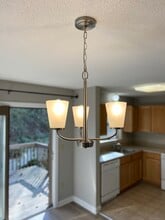812 Lake Vista Dr in East Hampton, CT - Building Photo - Building Photo