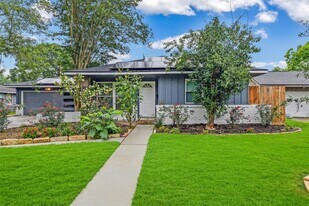 4842 Hummingbird St in Houston, TX - Building Photo