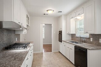 9779 Westview Dr in Houston, TX - Building Photo - Building Photo