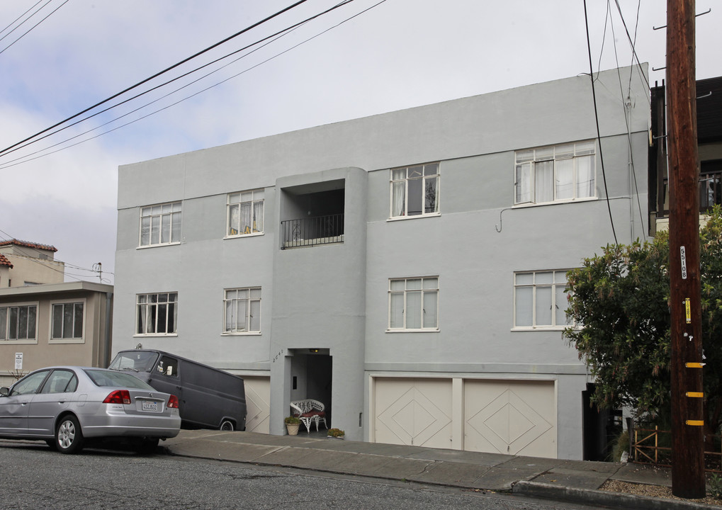 2641 Ivy Dr in Oakland, CA - Building Photo