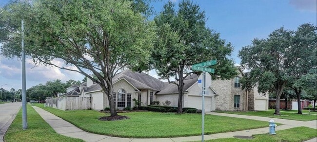 property at 9903 Edgewood Manor Ct