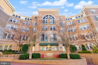 12001 Market St in Reston, VA - Building Photo - Building Photo