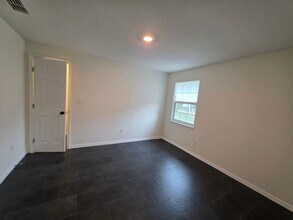 5611 6th St in Zephyrhills, FL - Building Photo - Building Photo