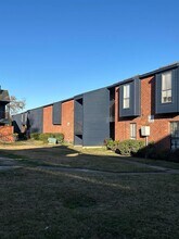 13480 S Thorntree Dr in Houston, TX - Building Photo - Building Photo