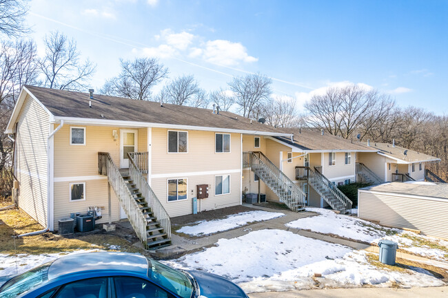 630 N 9th St in Carlisle, IA - Foto de edificio - Building Photo