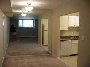 4909 Crooks Rd, Unit C2 in Royal Oak, MI - Building Photo - Building Photo