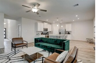 12304 Raekwon Wy in Houston, TX - Foto de edificio - Building Photo