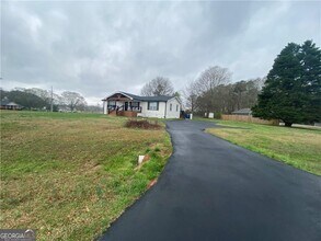 318 Willowwind Dr in Loganville, GA - Building Photo - Building Photo