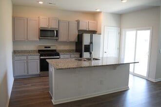 832 Delta Ct in Wilmington, NC - Building Photo - Building Photo