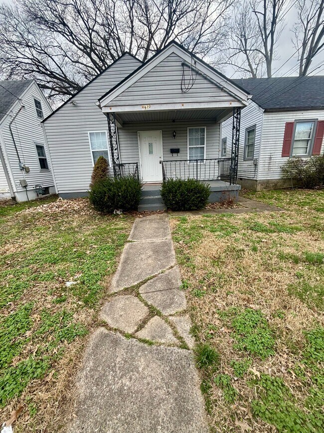 property at 910 W Whitney Ave