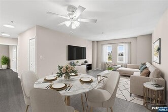 905 River Rd in Edgewater, NJ - Building Photo - Building Photo