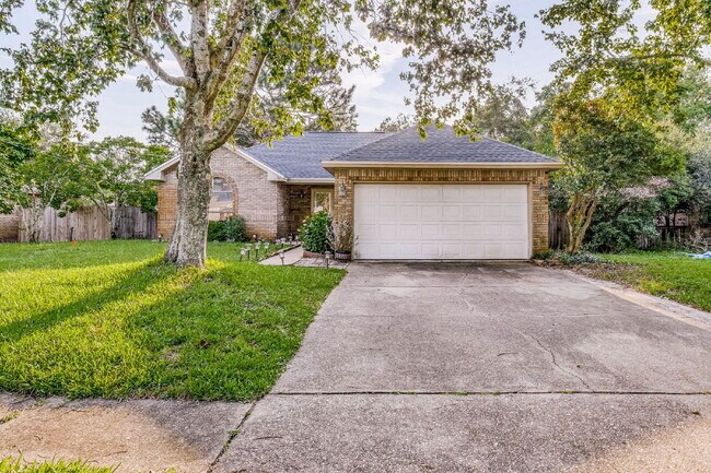 2241 Prytania Cir in Navarre, FL - Building Photo - Building Photo
