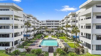 330 SE 20th Ave in Deerfield Beach, FL - Building Photo