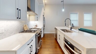 119 Barnes Ave, Unit 3 in Boston, MA - Building Photo - Building Photo