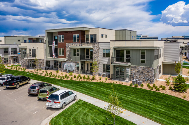 Chroma Apartments in Highlands Ranch, CO - Foto de edificio - Building Photo