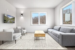 10 Riordan Rd in Bella Vista, AR - Building Photo