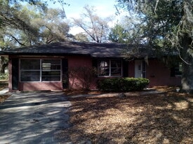 135 W Gardenia Dr in Orange City, FL - Building Photo