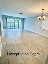 4190 Pine Green Run in Greenacres, FL - Foto de edificio - Building Photo