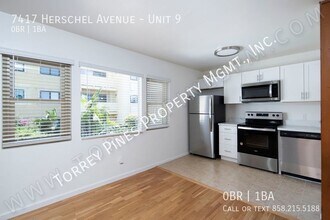 7417 Herschel Ave in San Diego, CA - Foto de edificio - Building Photo
