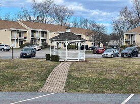 804 Cocheco Ct, Unit 804 Cocheco in Dover, NH - Building Photo