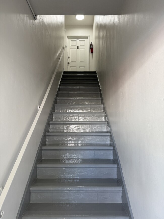 471 S Fairfax Ave, Unit 473.5 in Los Angeles, CA - Foto de edificio - Building Photo
