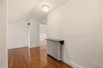 31 Bayside Ave in Newport, RI - Building Photo - Building Photo