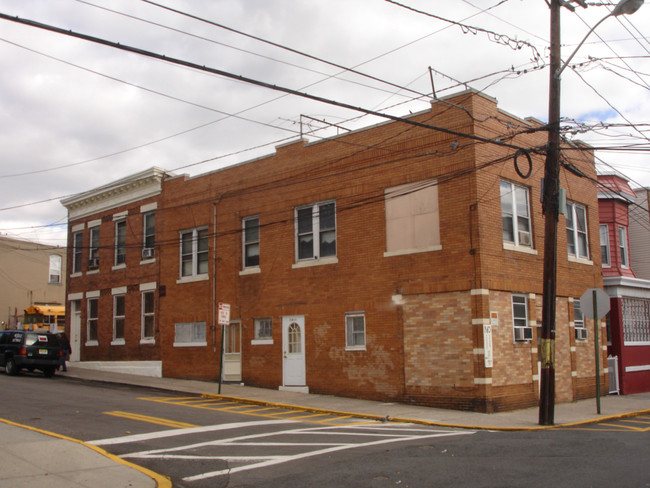 5400 Polk St in West New York, NJ - Building Photo - Building Photo