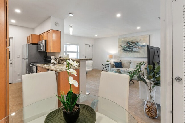 2400 S Ocean Dr in Hollywood, FL - Building Photo - Building Photo