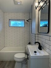 8655 Ashcroft Ave in Dallas, TX - Building Photo - Building Photo