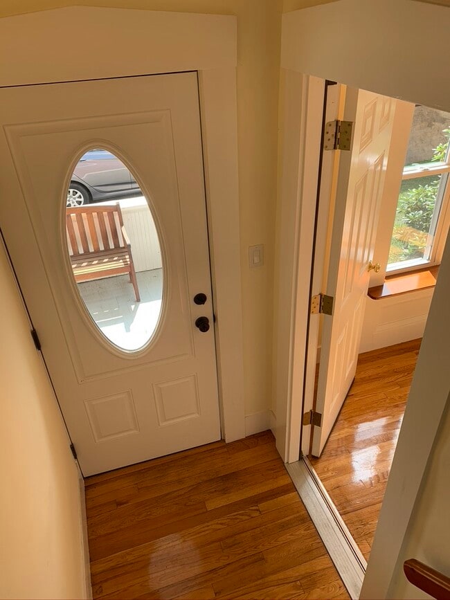 20 Baker Ave, Unit 20 Baker Ave upstairs in Shelburne Falls, MA - Building Photo - Building Photo