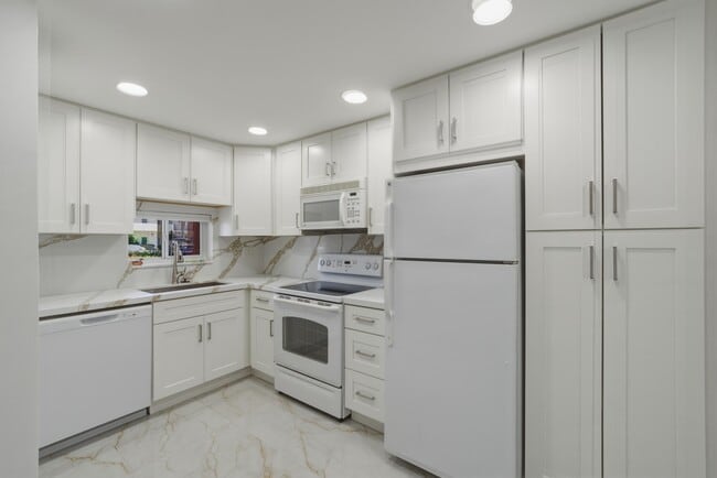 property at 371 S Hollybrook Dr