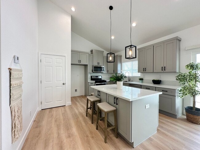 2418 Thorn Pl in Fullerton, CA - Building Photo - Building Photo