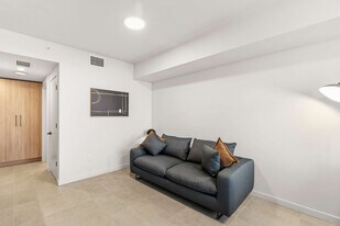 121 NE 5th St, Unit SI FL4-ID1501437P in Miami, FL - Building Photo