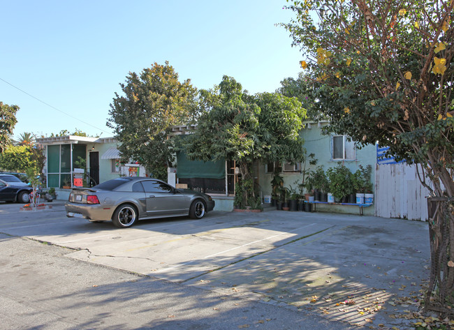 8012-8016 Priscilla Ave in Downey, CA - Foto de edificio - Building Photo