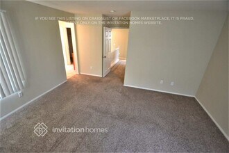 1052 E Agate Ct in Gardena, CA - Foto de edificio - Building Photo