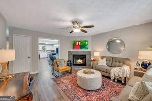 4375 Coopers Creek Dr SE in Smyrna, GA - Building Photo