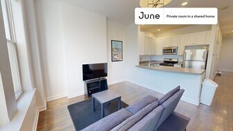 Room in Shared 3 bed/2 bath home in Chicago, IL - Building Photo