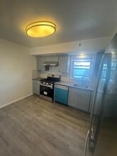 45 Edwards Ct in Bayonne, NJ - Building Photo - Building Photo