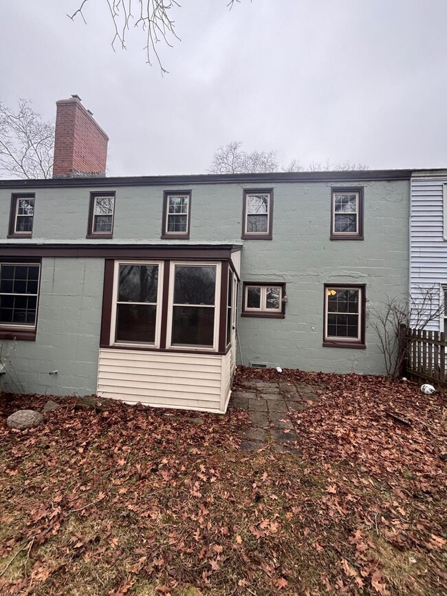 5586 Azalea Ct in Greendale, WI - Building Photo - Building Photo