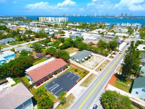 143-147 Silver Beach Rd in Lake Park, FL - Building Photo - Building Photo