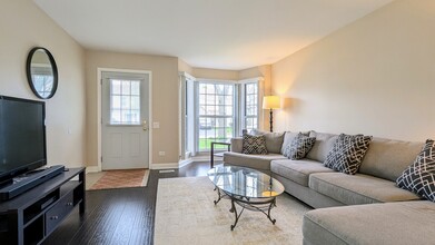 76 Marion Ln in Streamwood, IL - Building Photo - Building Photo