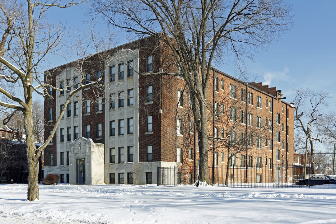 St. Paul Manor Apartments in Detroit, MI - Building Photo