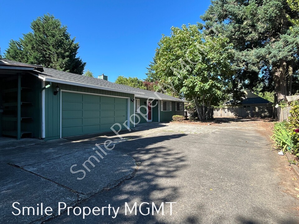 3819 SE 130th Ave in Portland, OR - Building Photo