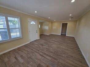 18822 Hart St in Reseda, CA - Foto de edificio - Building Photo